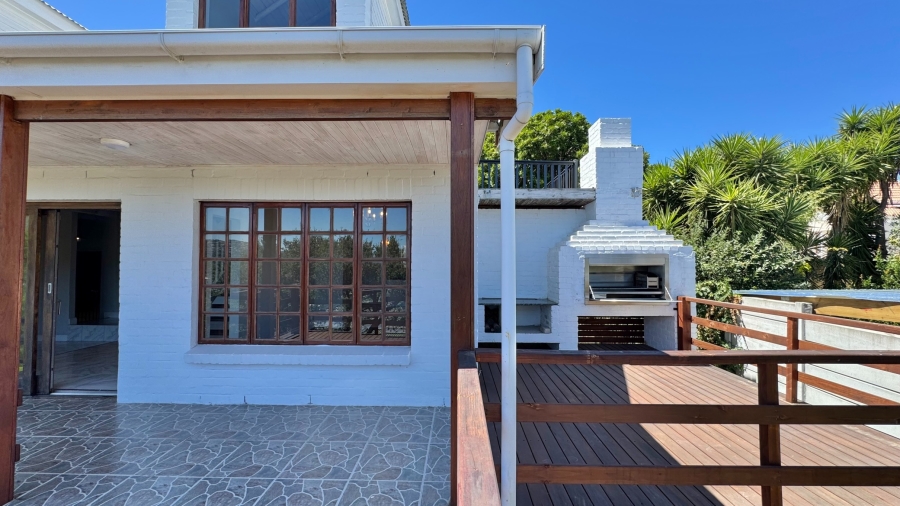 5 Bedroom Property for Sale in Rome Glen Western Cape